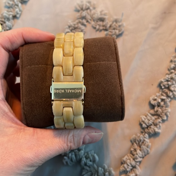 Michael Kors Ivory Tortoishell Watch - Picture 3 of 3